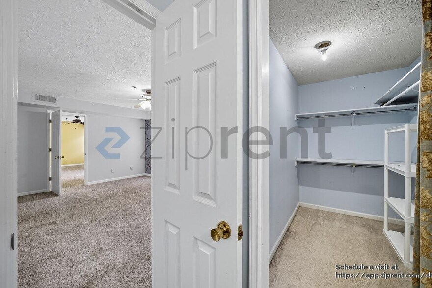 Building Photo - 1206 Riverview Dr