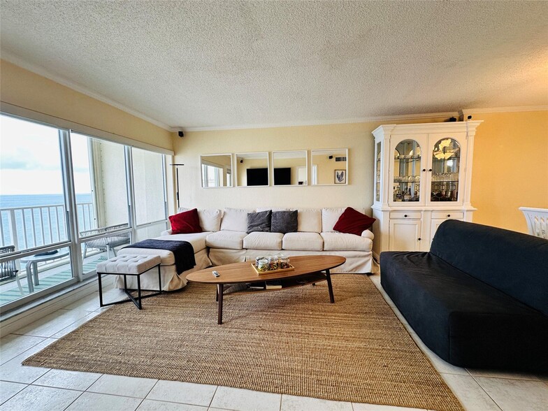 Building Photo - 750 N Ocean Blvd