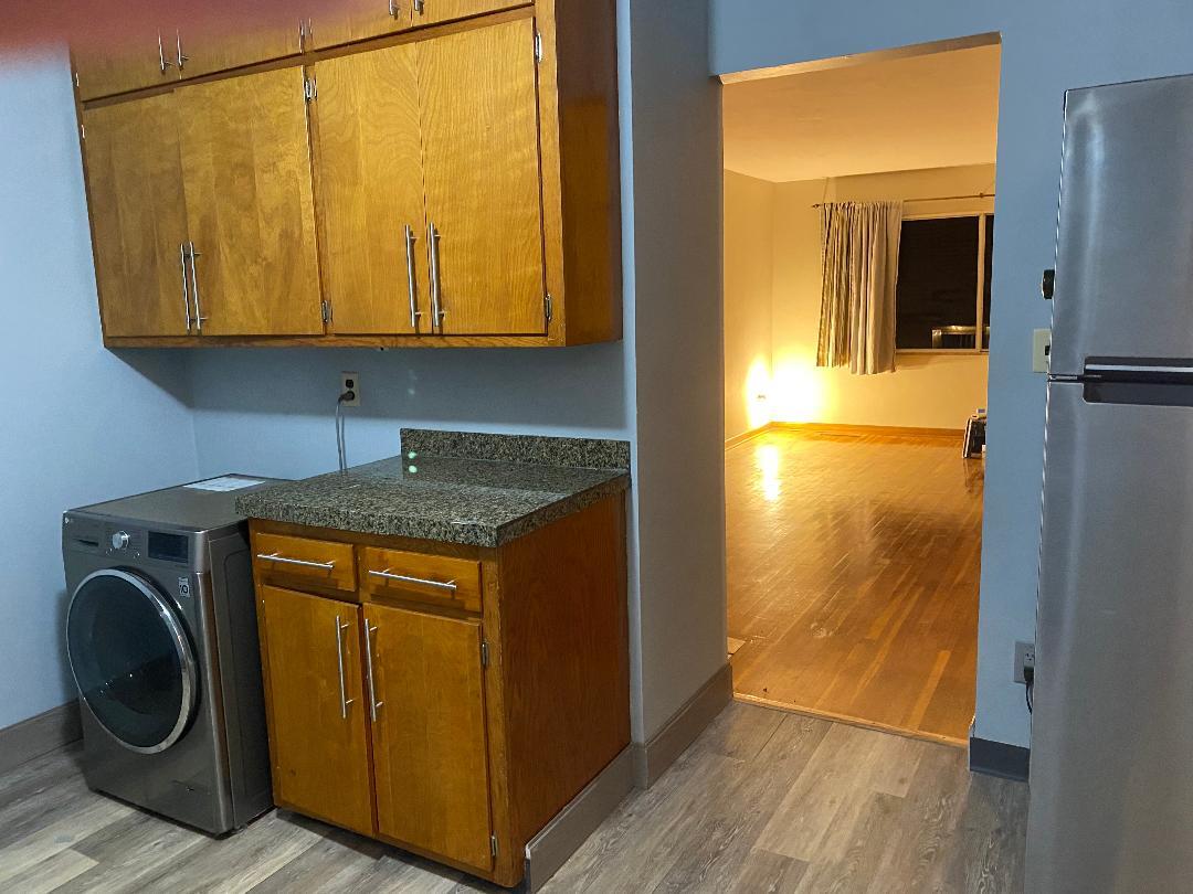 Building Photo - 4900 Solar Dr