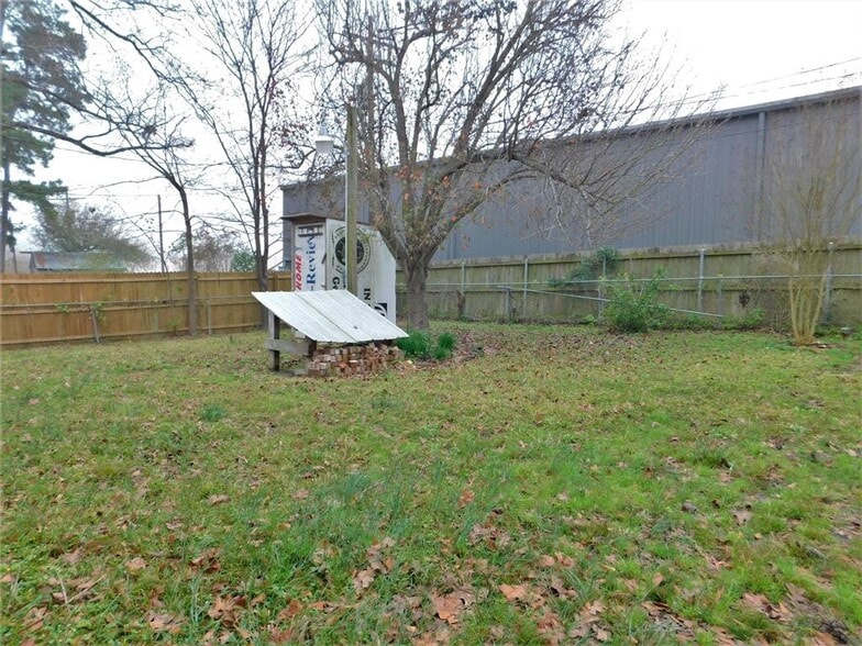 Building Photo - 2013 Oaklawn Dr