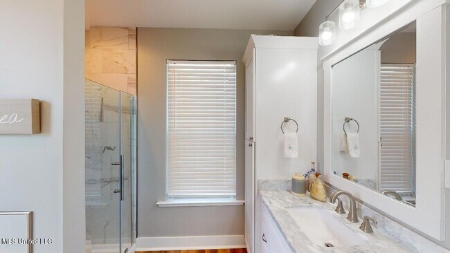 Building Photo - 1215 Ocean View Dr