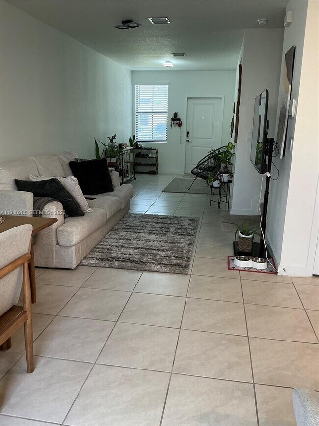 Building Photo - 466 NE 5th St