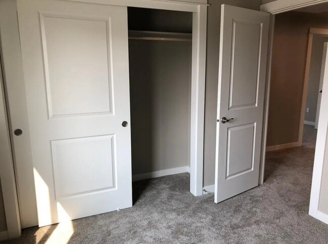 Building Photo - 5683 E Upminster St