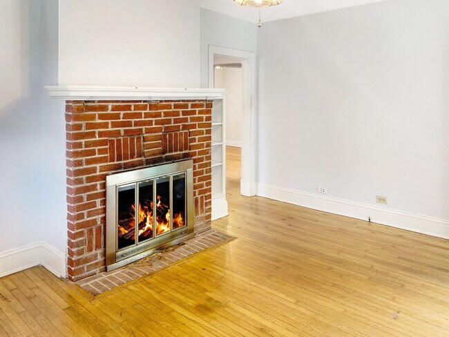 Building Photo - Charming 2 Bed/1 Bath Bungalow in Lakeside!