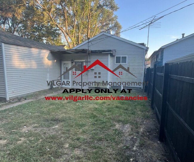 Building Photo - This cozy 3 bedroom, 1 bathroom home is priced to lease fast!