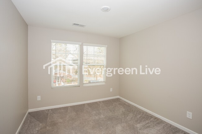 Building Photo - 331 Bell St