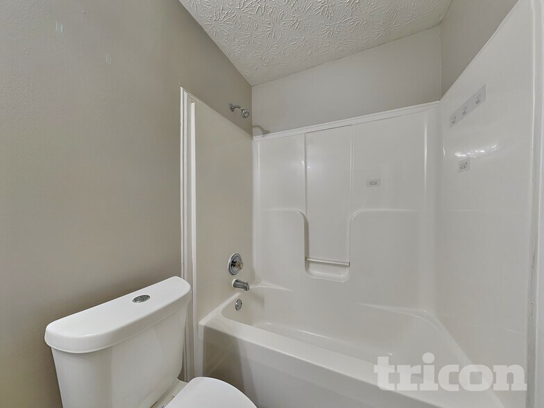 Building Photo - 1528 Cardinal Ln