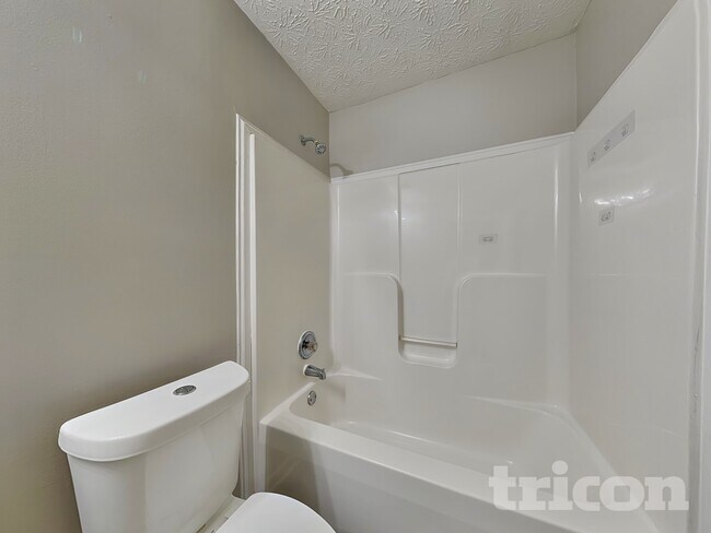 Building Photo - 1528 Cardinal Ln