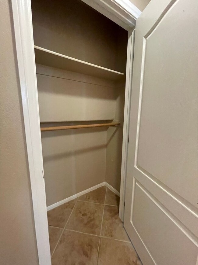 Building Photo - Mission Ridge Condos-Gorgeous 2nd Floor Un...