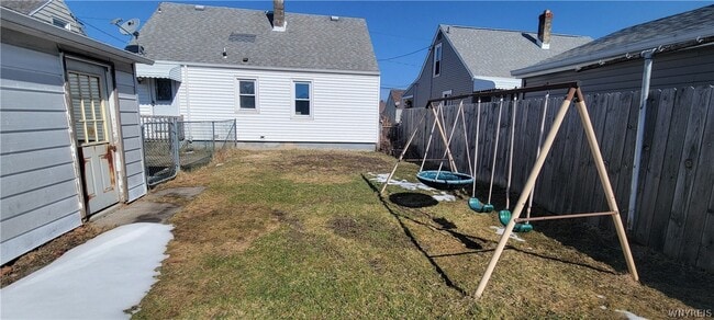 Building Photo - 3553 Sherwood Ave