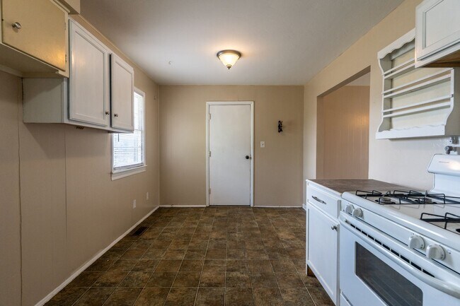 Building Photo - RENT TO OWN – DEL CITY, OK