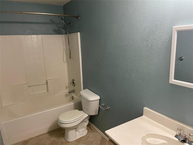 Building Photo - 4221 Meadowknoll Dr