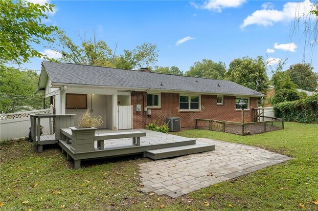 Building Photo - 3 Bedroom Ardmore Home- Pets Welcome-Flexible Lease Lengths Available