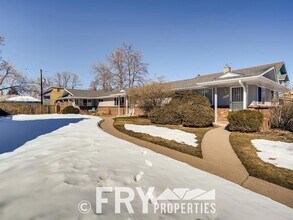 Building Photo - Spacious Updated Berkeley Triplex