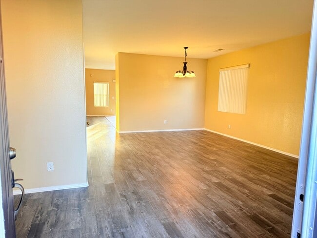Building Photo - Single Story 3 bed home with office for Re...