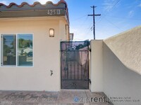 Building Photo - 1 br, 1 bath Triplex - 425 East Hermosa St...