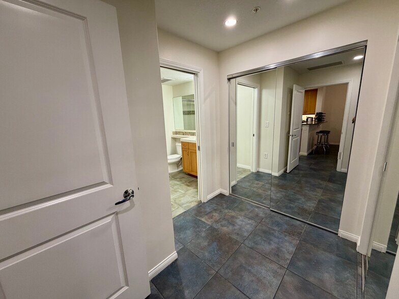 Building Photo - 850 Beech St