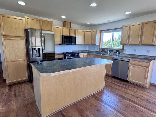 Building Photo - 3280 Strom Dr