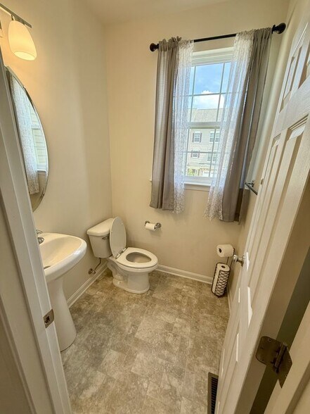 Building Photo - 111 Clydesdale Ln