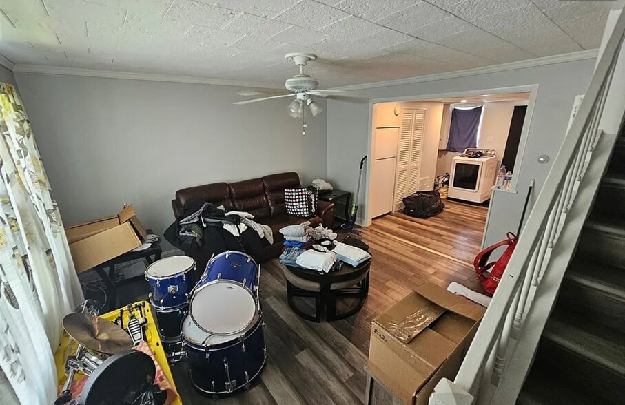 Building Photo - 48 Glenwood Ct
