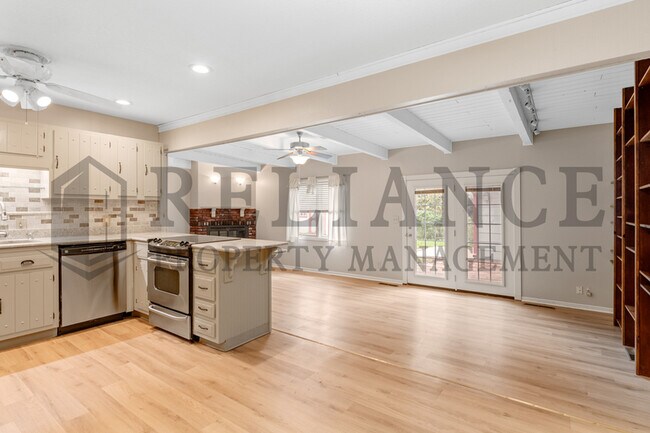 Building Photo - 913 N Wilbur Ln