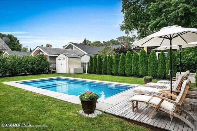 Primary Photo - 2123 Edgewood Pl