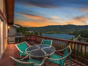 Building Photo - 262 Delle Dr