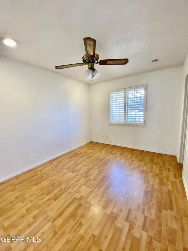 Building Photo - 1305 Vista De Oro Dr