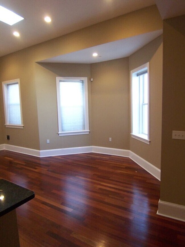Building Photo - Be Majestic at the Majestic Condominiums! ...