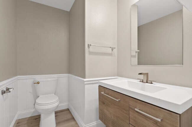 Building Photo - 604 El Paseo
