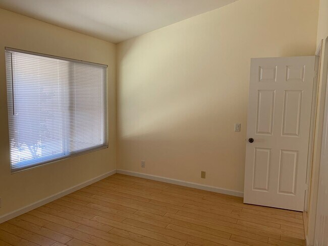 Building Photo - 2579 Pepperwood Dr