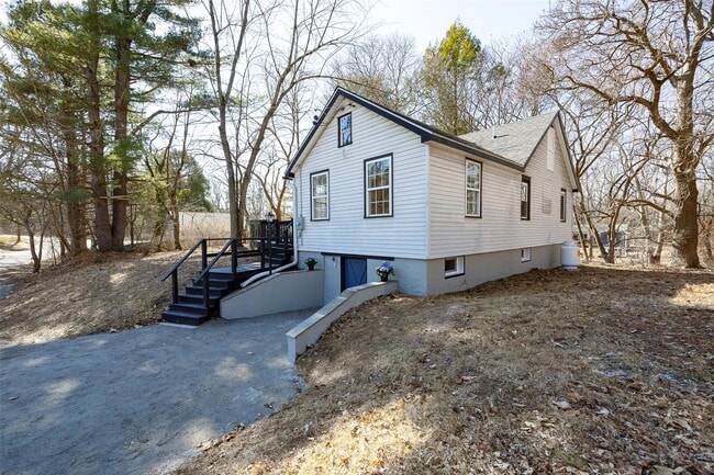 Primary Photo - 3 Holt Rd