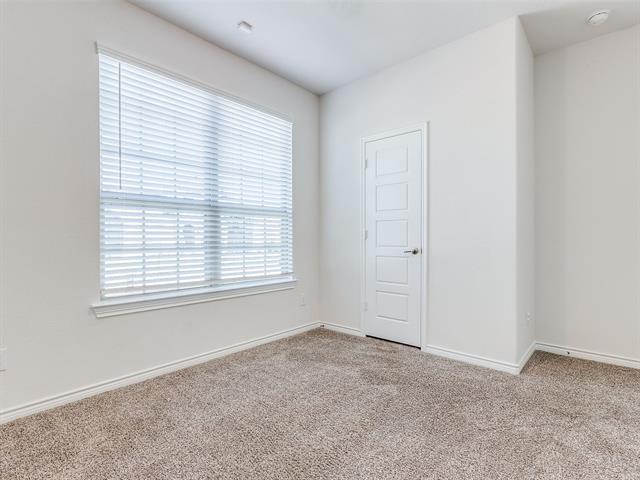 Building Photo - 2836 Franklin Dr