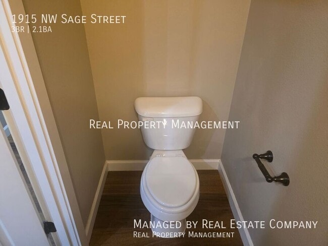 Building Photo - 1915 NW Sage St