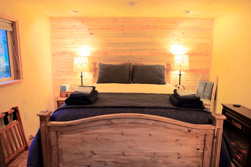 Bunkhouse Interior - 2927 Riverside Dr