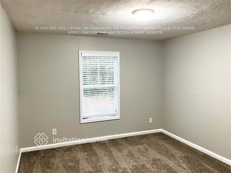 Building Photo - 3785 Pine Village Pl