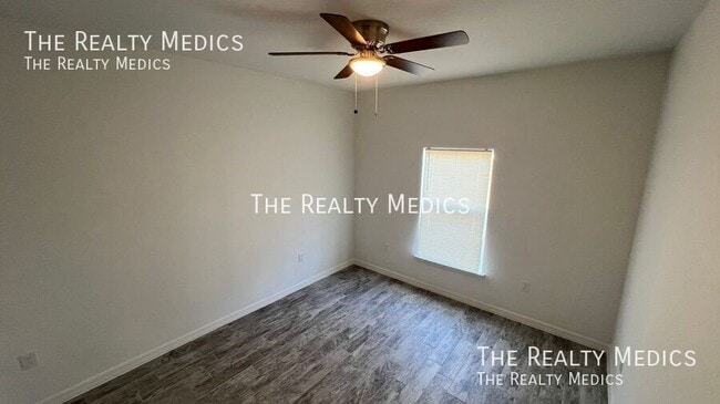 Building Photo - 1651 Welland St SE