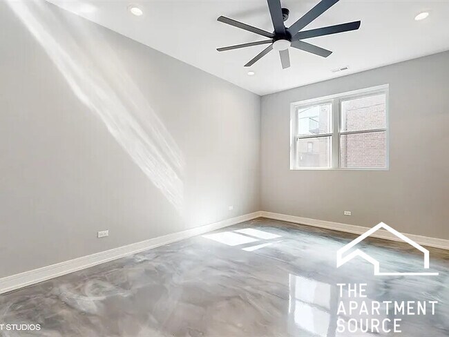 Building Photo - 3253 N Elston Ave