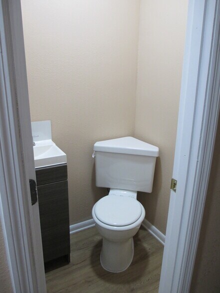 Building Photo - 702 Hughlett Ave