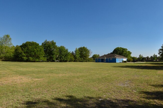 Building Photo - 9892 SW 95th Pl