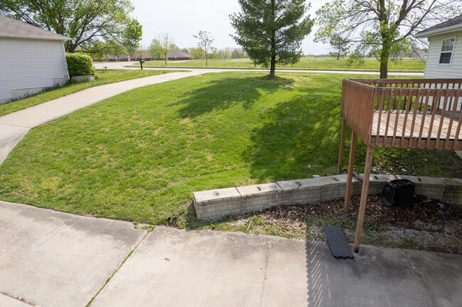 Building Photo - 1305 E Omaha Ct