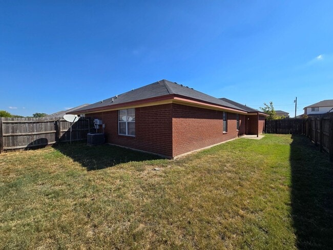 Building Photo - RENT REDUCTION - AVAILABLE NOW!