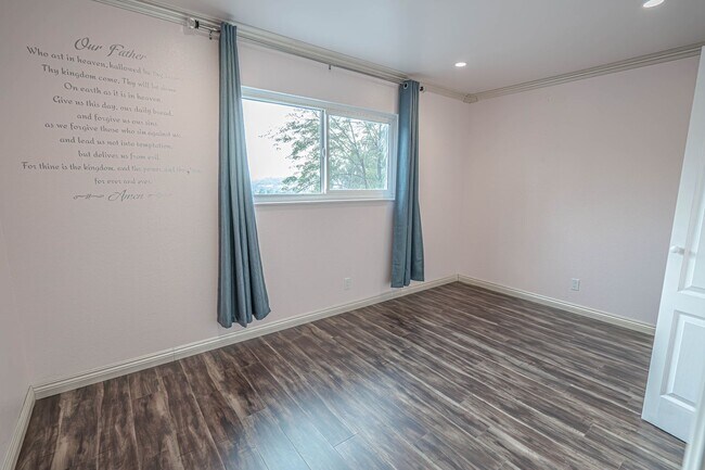 Building Photo - Amazing 6 Bedroom Home for Rent in Canyon Country!