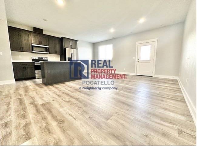 Building Photo - 3 Bedroom 2.5 Bathroom Town Home - 1 Car G...