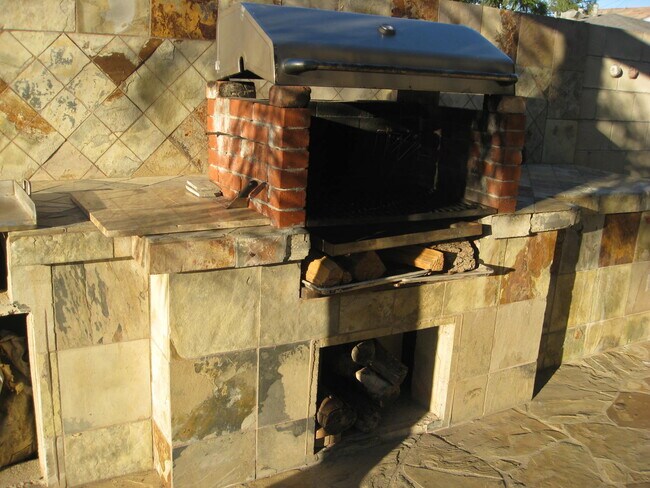 Building Photo - 9266 Cypress Ave