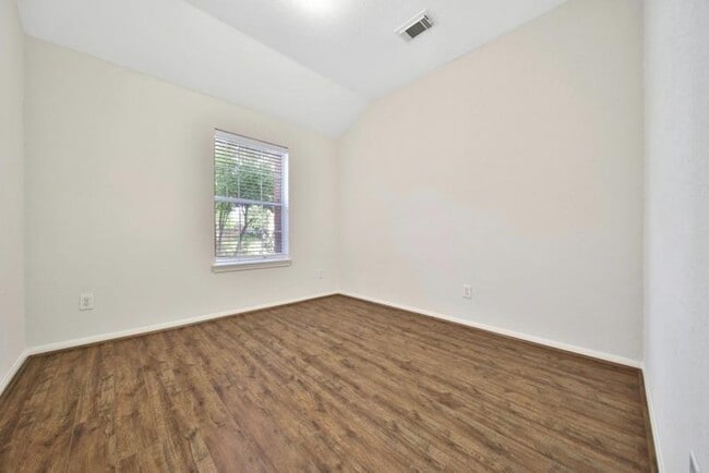 Building Photo - 815 McIntosh Bend Dr