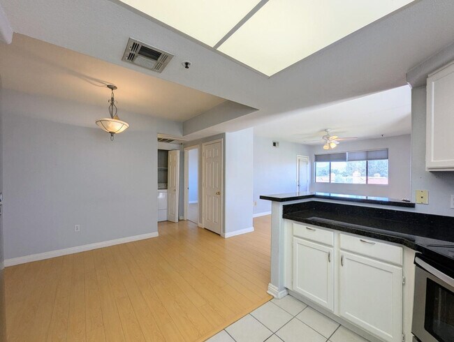 Building Photo - 4925 E Desert Cove Ave