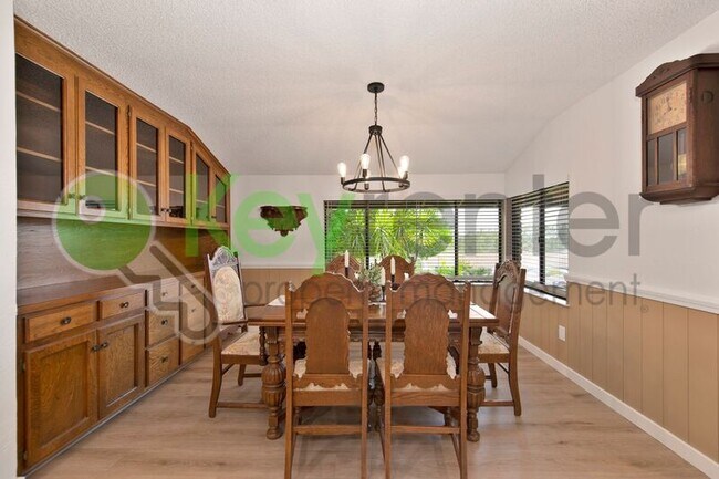 Building Photo - 9635 Oak Leaf Way