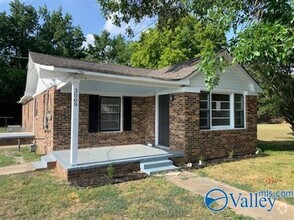 Building Photo - Spacious 4 bedroom brick ranch!  Minutes f...