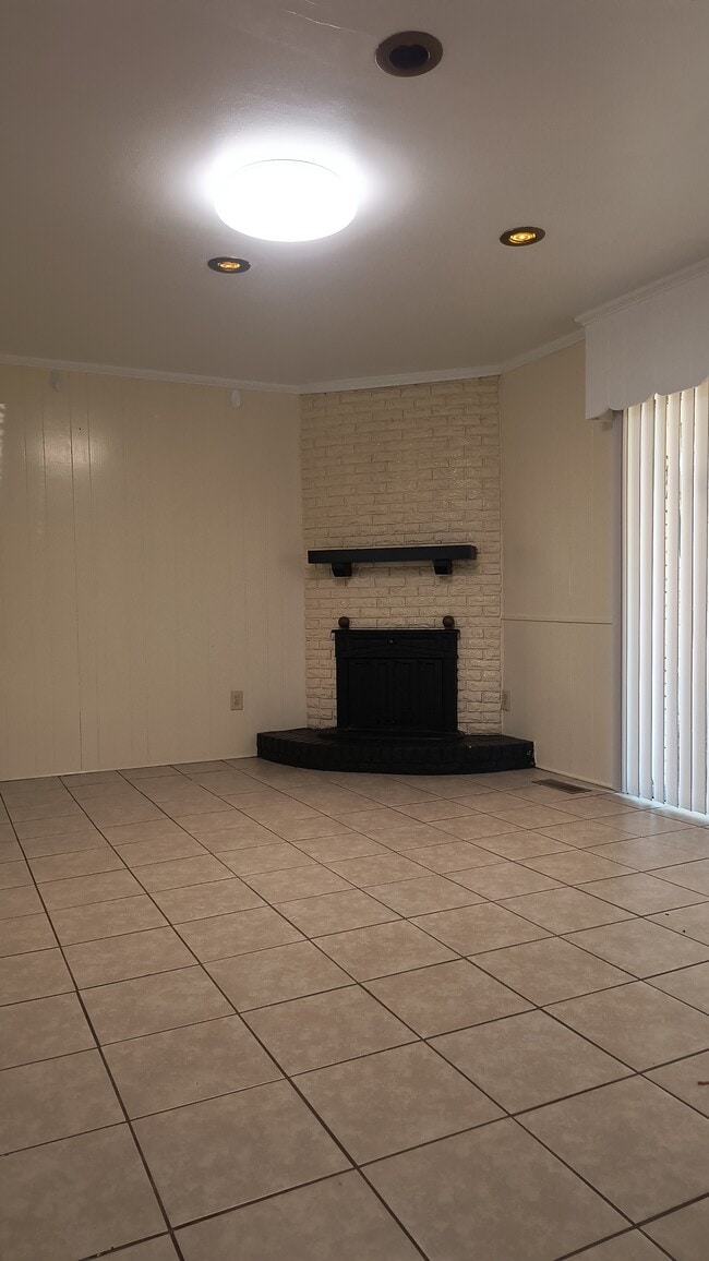 Building Photo - 2209 W 41st Ave